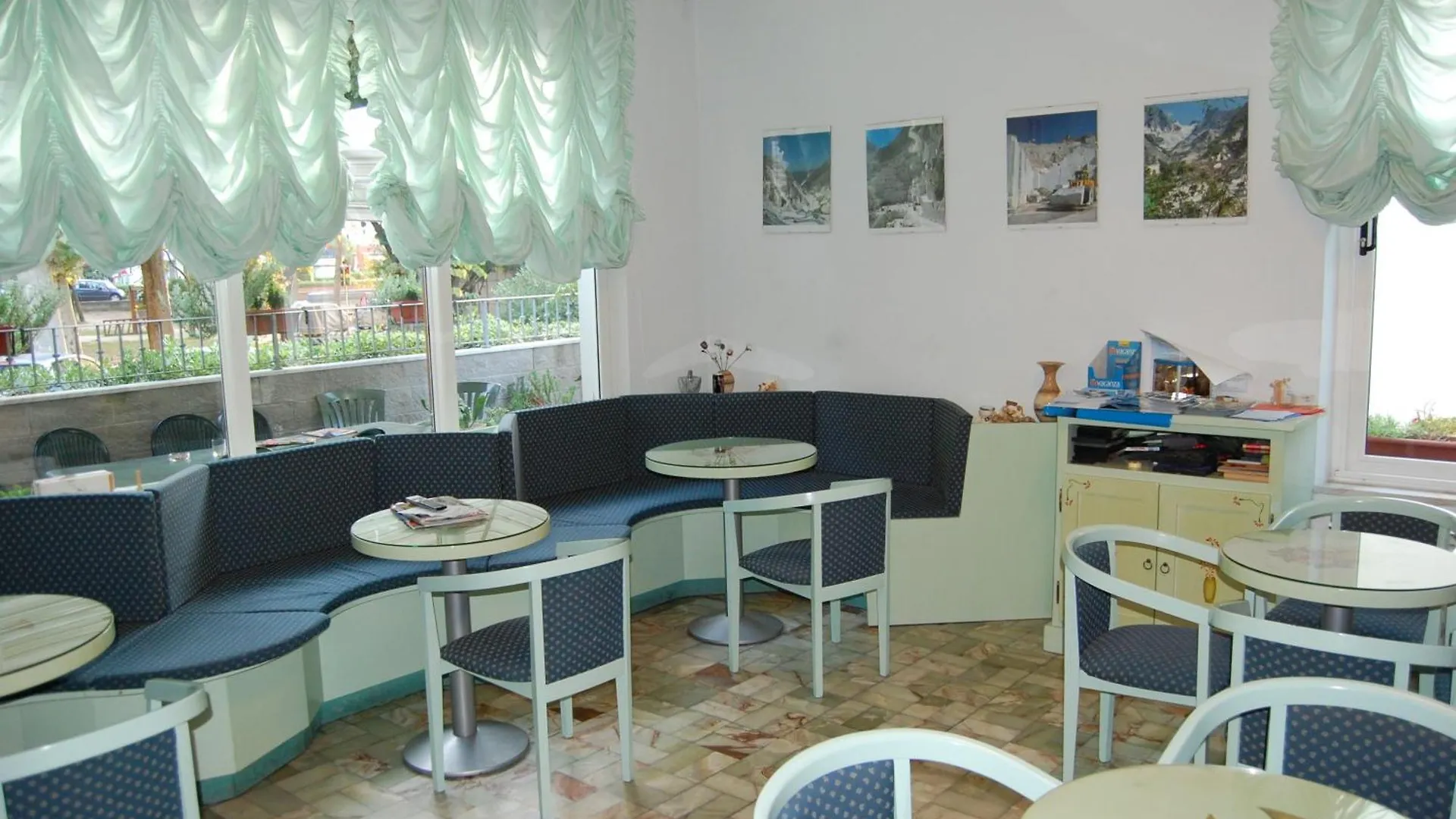 Hotel Daisy Marina di Massa 3*,  Ιταλία